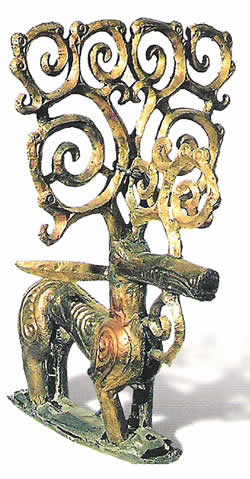Скульптура оленя. Золото, серебро, дерево