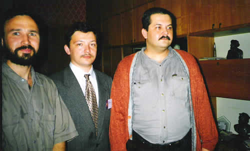 Р. Минибаев, Р. Шарипов и С. Лукьяненко в Союзе писателей Республики Башкортостан. Июль 2000 года